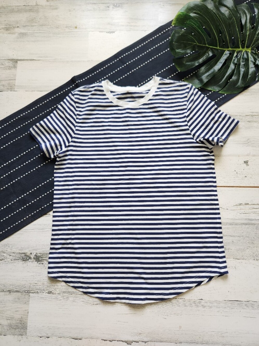 Lululemon Love Crewneck T-Shirt In Narrow Bold Stripe Club Blue White Size 6